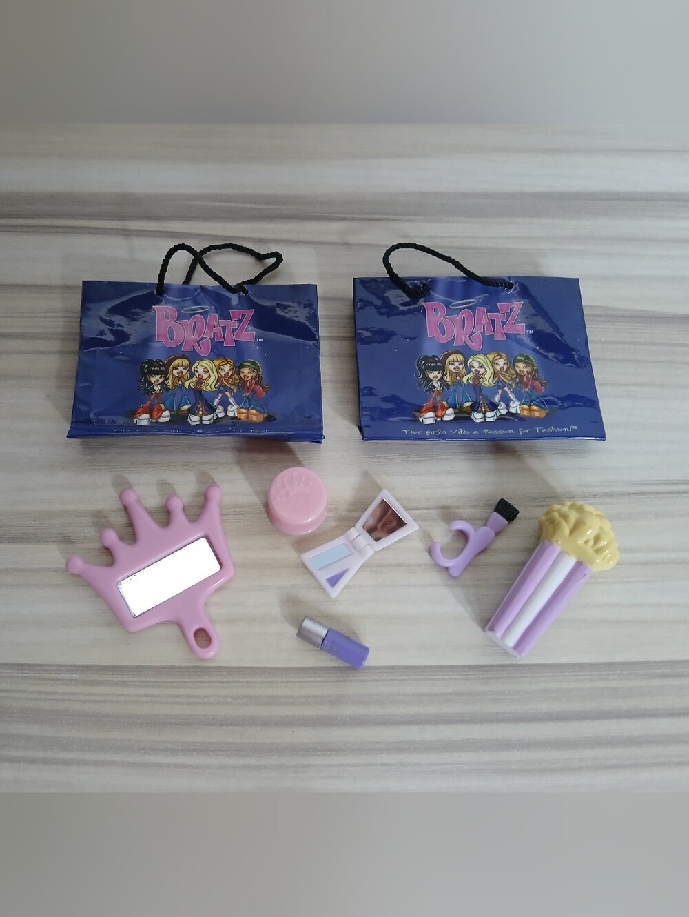 Bratz Doll Accessories Lot 2004 FM Cruiser Shopping Bags Mirror Makeup Popcorn